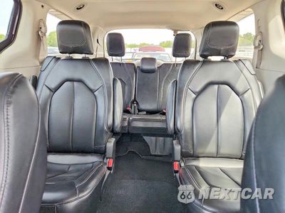 Zdjęcie 10 z 14 samochodu: 2023 CHRYSLER PACIFICA TOURING L VIN:2C4RC1BG5PR546758 - miniatura