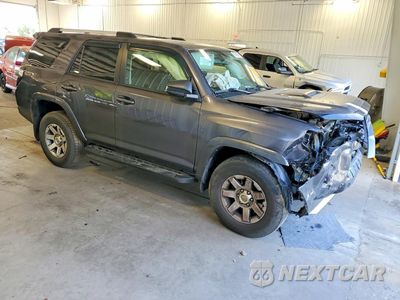 Czwarte zdjęcie samochodu z boku: 2015 TOYOTA 4RUNNER TRAIL VIN:JTEBU5JR2F5256087 - miniatura
