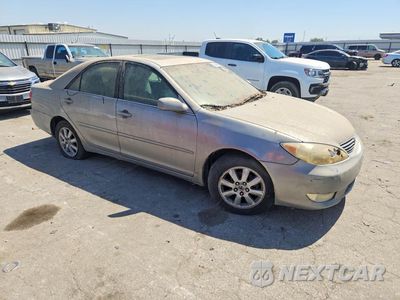 Czwarte zdjęcie samochodu z boku: 2005 TOYOTA CAMRY XLE VIN:4T1BE32K05U985213 - miniatura