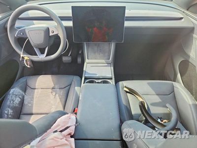 Zdjęcie 8 z 13 samochodu: 2026 TESLA MODEL Y VIN:7SAYGDEE5TA776141 - miniatura