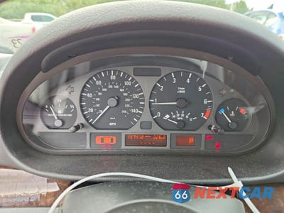 Zdjęcie 9 z 13 samochodu: 2003 BMW 3ER XIT VIN:WBAEP33433PF02174 - miniatura