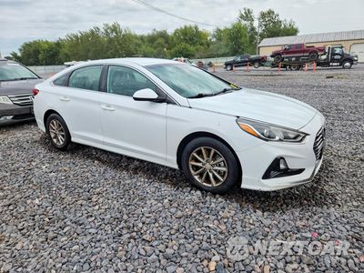 Czwarte zdjęcie samochodu z boku: 2018 HYUNDAI SONATA SE VIN:5NPE24AF7JH693289 - miniatura