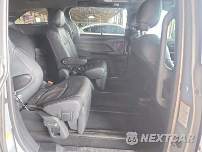 Zdjęcie 11 z 13 samochodu: 2023 TOYOTA SIENNA 25TH ANNIVERSARY EDITION VIN:5TDCRKEC8PS155503 - miniatura