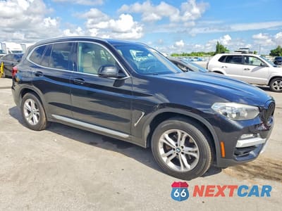 Czwarte zdjęcie samochodu z boku: 2019 BMW X3 SDRIVE30I VIN:5UXTR7C59KLF27413 - miniatura