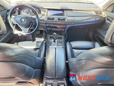 Zdjęcie 8 z 12 samochodu: 2013 BMW 750 LI VIN:WBAYE8C54DDE22197 - miniatura