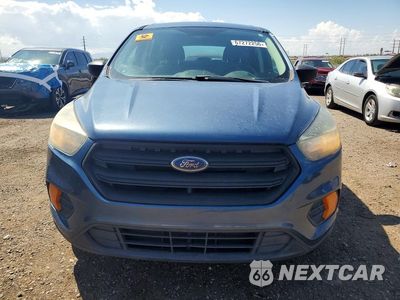 Piąte zdjęcie samochodu w środku: 2018 FORD ESCAPE S VIN:1FMCU0F79JUA10392 - miniatura