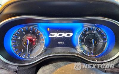 Zdjęcie 9 z 12 samochodu: 2019 CHRYSLER 300 VIN:2C3CCAAG9KH661180 - miniatura