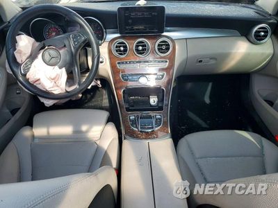 Zdjęcie 8 z 12 samochodu: 2016 MERCEDES-BENZ C 300 4MATIC VIN:55SWF4KB5GU104962 - miniatura