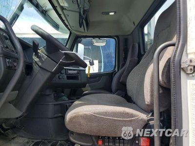 Zdjęcie 7 z 13 samochodu: 2022 VOLVO VNL SEMI TRUCK VIN:4V4NC9EH3NN299109 - miniatura