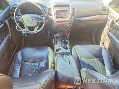 Zdjęcie 8 z 13 samochodu: 2014 KIA SORENTO LX VIN:5XYKTCA64EG520420 - miniatura