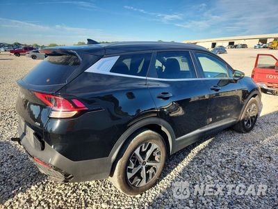 Trzecie zdjęcie samochodu z tyłu: 2025 KIA SPORTAGE EX VIN:5XYK3CDF4SG276730 - miniatura