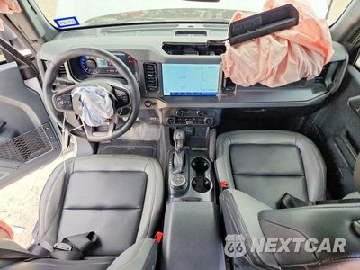 Zdjęcie 8 z 12 samochodu: 2024 FORD BRONCO BIG BEND VIN:1FMDE7BH8RLA53535 - miniatura