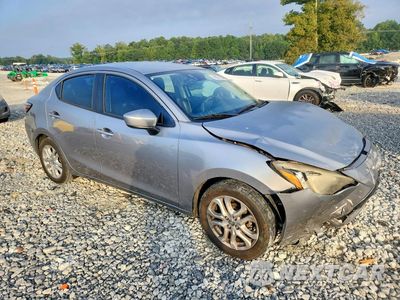 Czwarte zdjęcie samochodu z boku: 2016 SCION IA BASE VIN:3MYDLBZV2GY115381 - miniatura