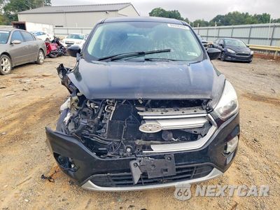 Piąte zdjęcie samochodu w środku: 2017 FORD ESCAPE SE VIN:1FMCU9GD2HUC07844 - miniatura