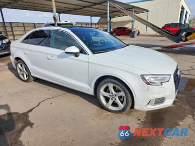 Czwarte zdjęcie samochodu z boku: 2019 AUDI A3 PREMIUM VIN:WAUAUGFF2K1012304 - miniatura