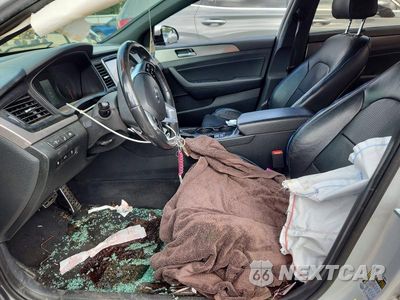 Zdjęcie 7 z 12 samochodu: 2019 HYUNDAI SONATA LIMITED TURBO VIN:5NPE34AB7KH802782 - miniatura