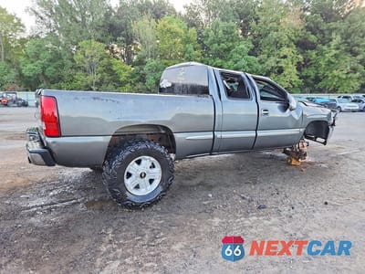Trzecie zdjęcie samochodu z tyłu: 2002 GMC NEW SIERRA C1500 VIN:2GTEC19TX21181079 - miniatura
