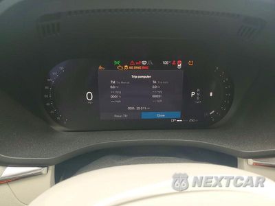 Zdjęcie 9 z 12 samochodu: 2024 VOLVO XC60 PLUS VIN:YV4L12RL5R1846504 - miniatura
