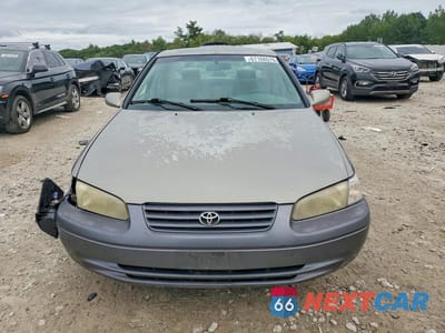 Piąte zdjęcie samochodu w środku: 1998 TOYOTA CAMRY LE VIN:JT2BG22K4W0133084 - miniatura