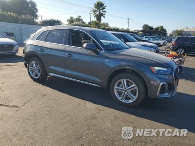 Czwarte zdjęcie samochodu z boku: 2023 AUDI Q5 E PREMIUM PLUS 55 VIN:WA1E2AFY4P2141102 - miniatura