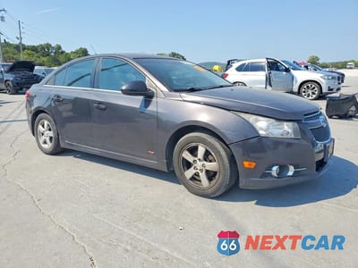 Czwarte zdjęcie samochodu z boku: 2014 CHEVROLET CRUZE LT VIN:1G1PC5SB9E7265122 - miniatura
