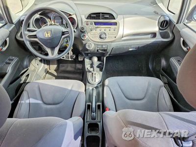 Zdjęcie 8 z 12 samochodu: 2010 HONDA FIT VIN:JHMGE8H20AS007409 - miniatura