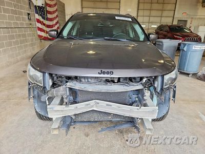 Piąte zdjęcie samochodu w środku: 2018 JEEP COMPASS LATITUDE VIN:3C4NJDBB1JT337645 - miniatura