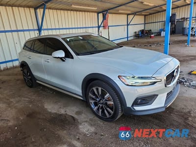 Czwarte zdjęcie samochodu z boku: 2020 VOLVO V60 CROSS COUNTRY T5 MOMENTUM VIN:YV4102WK7L1030195 - miniatura
