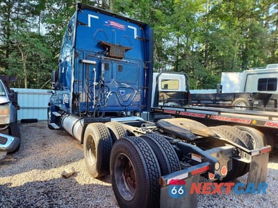 Drugie zdjęcie samochodu z przodu: 2013 FREIGHTLINER CASCADIA SEMI TRUCK VIN:1FUJGLDR5DLBY7729 - miniatura