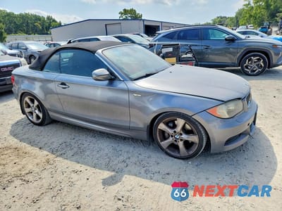 Czwarte zdjęcie samochodu z boku: 2010 BMW 135 I VIN:WBAUN9C54AVK41480 - miniatura