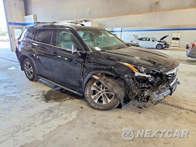Czwarte zdjęcie samochodu z boku: 2021 TOYOTA HIGHLANDER XLE VIN:5TDHZRBHXMS539518 - miniatura