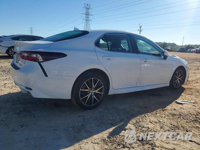 Trzecie zdjęcie samochodu z tyłu: 2021 TOYOTA CAMRY SE VIN:4T1T11AK7MU575013 - miniatura