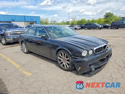 Czwarte zdjęcie samochodu z boku: 2008 JAGUAR XJ VIN:SAJWA71B38SH28349 - miniatura