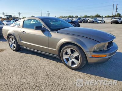 Czwarte zdjęcie samochodu z boku: 2005 FORD MUSTANG VIN:1ZVFT80N655188297 - miniatura