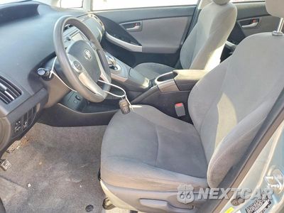 Zdjęcie 7 z 13 samochodu: 2014 TOYOTA PRIUS TWO VIN:JTDKN3DU9E1829224 - miniatura