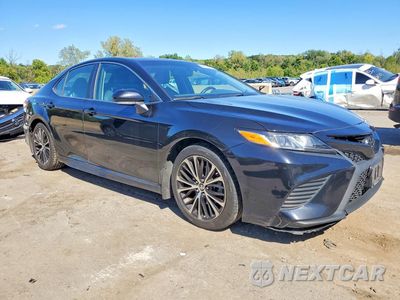Czwarte zdjęcie samochodu z boku: 2018 TOYOTA CAMRY SE VIN:4T1B11HK4JU646780 - miniatura
