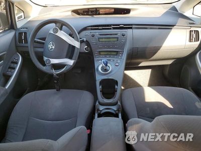 Zdjęcie 8 z 12 samochodu: 2011 TOYOTA PRIUS TWO VIN:JTDKN3DU6B1420206 - miniatura