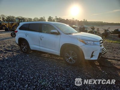 Czwarte zdjęcie samochodu z boku: 2017 TOYOTA HIGHLANDER LE VIN:5TDZARFH0HS030663 - miniatura
