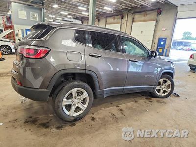 Trzecie zdjęcie samochodu z tyłu: 2024 JEEP COMPASS LATITUDE VIN:3C4NJDBN4RT607733 - miniatura