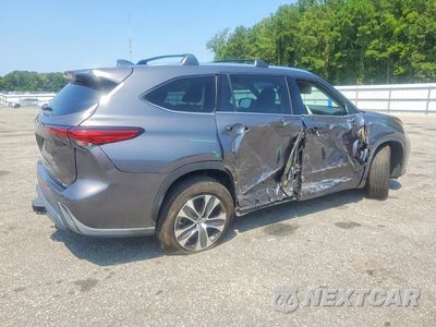 Trzecie zdjęcie samochodu z tyłu: 2021 TOYOTA HIGHLANDER XLE VIN:5TDGZRAH7MS520714 - miniatura