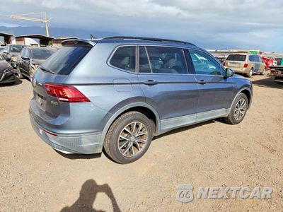 Trzecie zdjęcie samochodu z tyłu: 2019 VOLKSWAGEN TIGUAN SE VIN:3VV2B7AX5KM194551 - miniatura