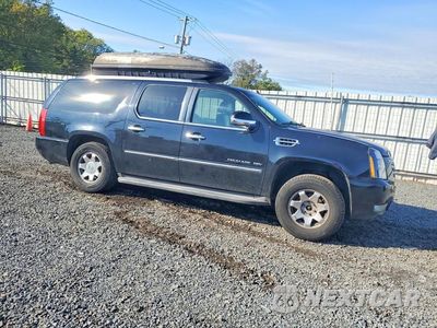 Czwarte zdjęcie samochodu z boku: 2014 CADILLAC ESCALADE ESV LUXURY VIN:1GYS4HEF5ER117790 - miniatura