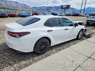 Trzecie zdjęcie samochodu z tyłu: 2022 TOYOTA CAMRY LE VIN:4T1C11AK8NU684730 - miniatura