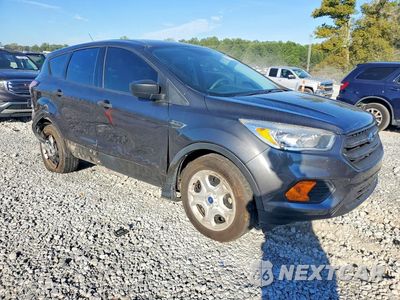 Czwarte zdjęcie samochodu z boku: 2017 FORD ESCAPE S VIN:1FMCU0F70HUD34910 - miniatura