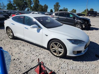 Czwarte zdjęcie samochodu z boku: 2015 TESLA MODEL S VIN:5YJSA1E22FF111942 - miniatura
