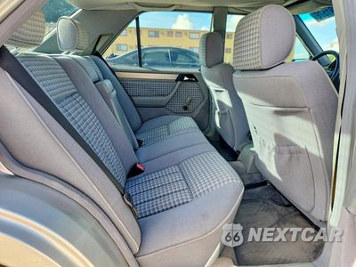 Zdjęcie 10 z 12 samochodu: 1991 MERCEDES-BENZ 300 D VIN:WDB1240231B517199 - miniatura