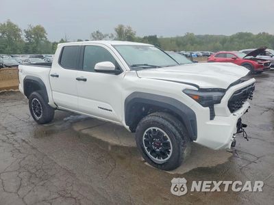 Czwarte zdjęcie samochodu z boku: 2024 TOYOTA TACOMA TRD OFF-ROAD VIN:3TMLB5JN8RM054980 - miniatura
