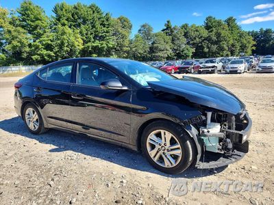 Czwarte zdjęcie samochodu z boku: 2019 HYUNDAI ELANTRA VALUE EDITION VIN:5NPD84LF3KH414073 - miniatura