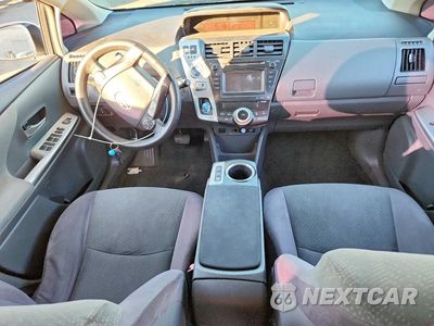 Zdjęcie 8 z 12 samochodu: 2012 TOYOTA PRIUS V TWO VIN:JTDZN3EU0C3182694 - miniatura