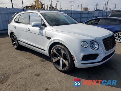 Czwarte zdjęcie samochodu z boku: 2019 BENTLEY BENTAYGA VIN:SJAAM2ZV8KC027436 - miniatura